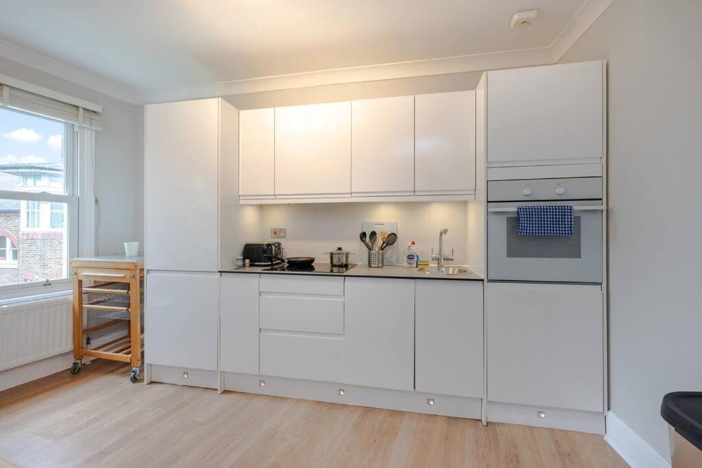 Apartmán Cosy 2 Bed In Kensington Olympia Londýn Exteriér fotografie